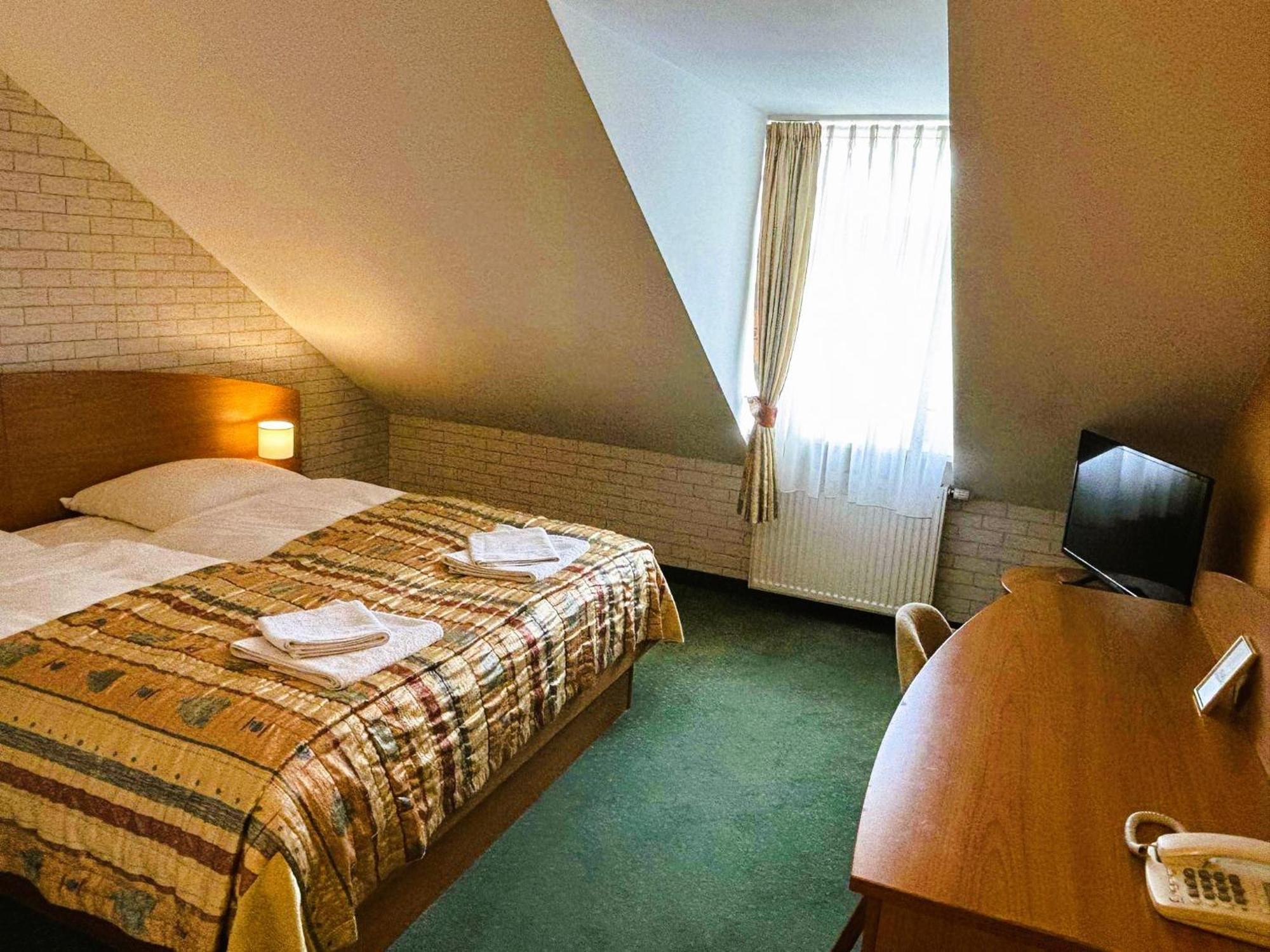 Motel Petro Torzym Exterior foto