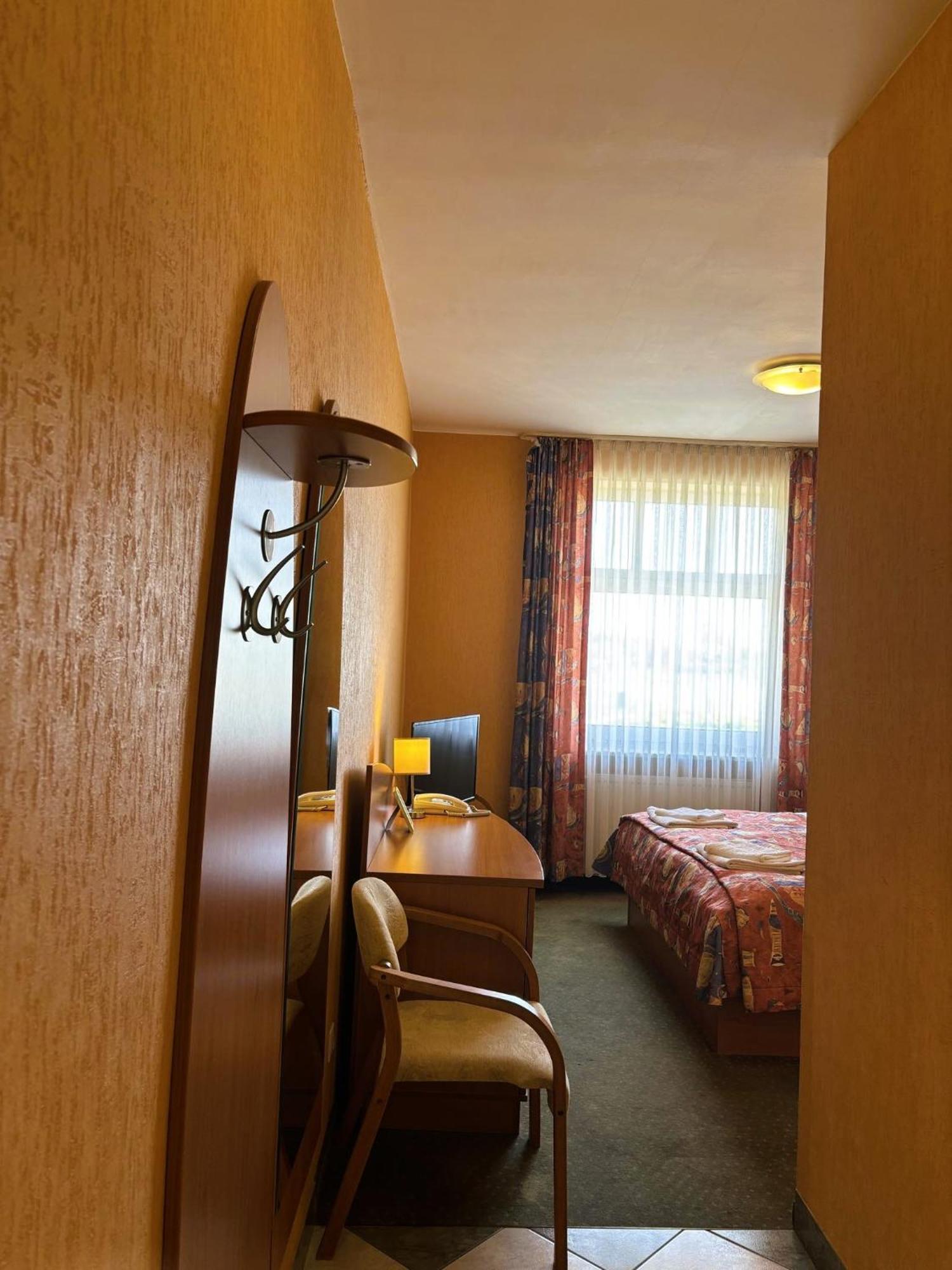 Motel Petro Torzym Exterior foto